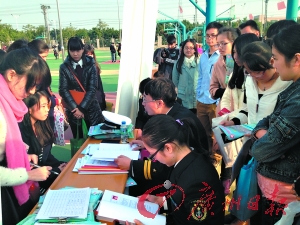 东莞医院多想招熟手 应届生找工不易