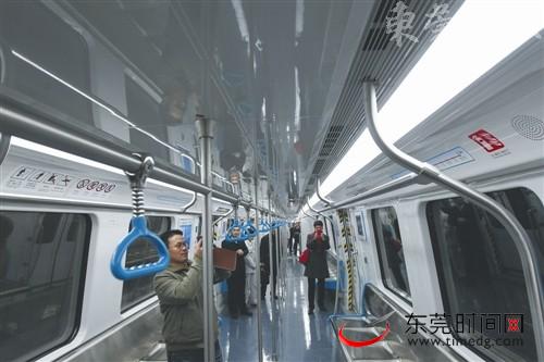 东莞轨道交通R2线 首列车辆正式下线