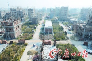 厚街上百栋临街房同时抢建 多栋房手续不全