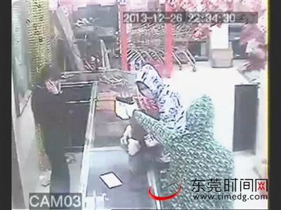 持玩具枪抢金店 常平两男子被生擒