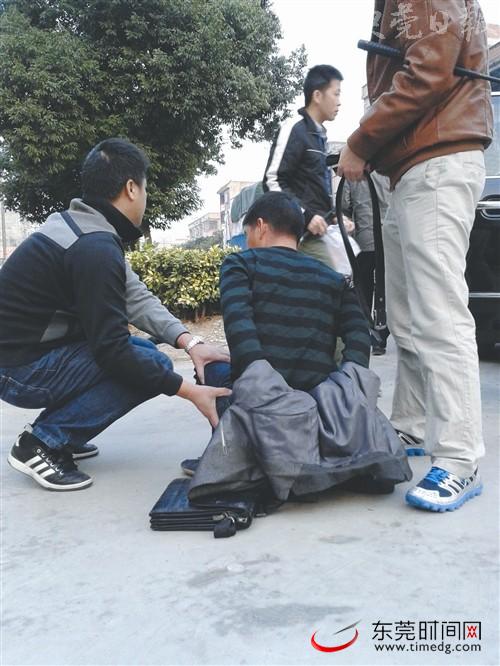 市公安局公交分局吹响反扒“冬季行动”冲锋号