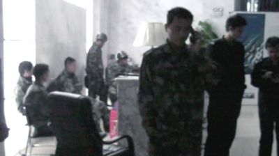 长沙公务员率200余假警察配警棍打砸企业