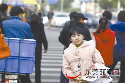 上千名爱心大使义务派报 35万份报纸传递东莞大爱