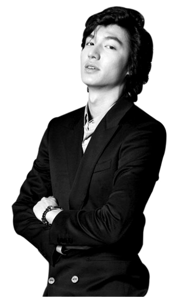 李敏镐春晚唱《情非得已》