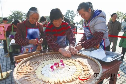 道滘24支队伍PK传统粉果制作