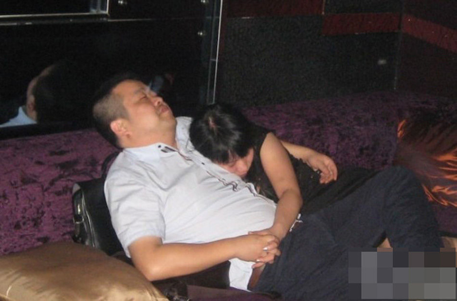 苏州一官员被爆不雅照 称爆料者另有目的(组图)