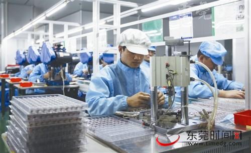 企业订单多新春赶工忙 员工主动申请加班
