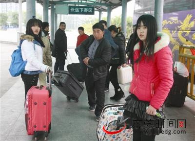 春运返程途中的“家族式迁徙”