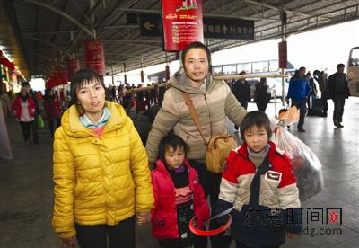春运返程途中的“家族式迁徙”