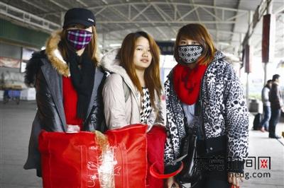 春运返程途中的“家族式迁徙”