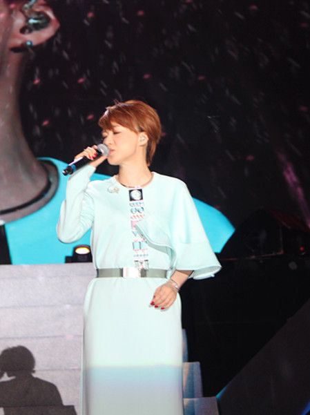 陈慧娴演出照。