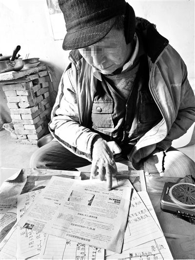 对照当年的媒体报道,王秀勇向记者讲述自己在东莞“绘图扫黄”的经历