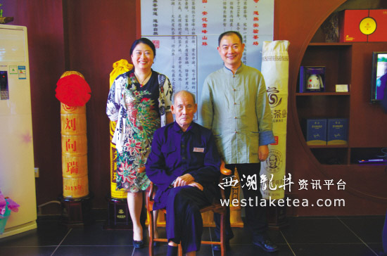 安化千两茶宗师现东莞 非遗传人受追捧