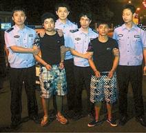 嫌犯携枪逃亡被小混混讹走钱财 走投无路终自首