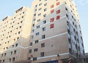 大一新生宿舍吊死 年少轻生让父母何以面对后半生
