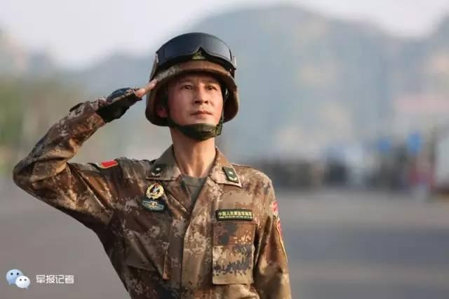 阅兵训练这位将军有点“狠”