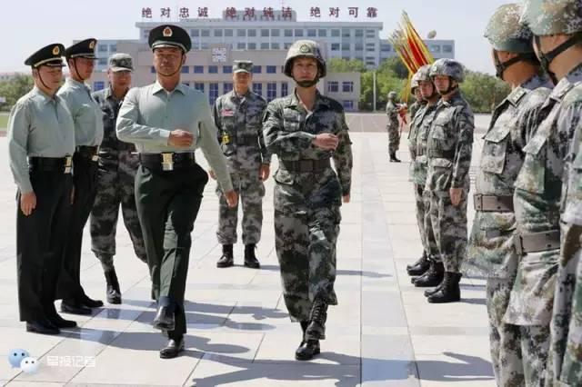 阅兵训练这位将军有点“狠”