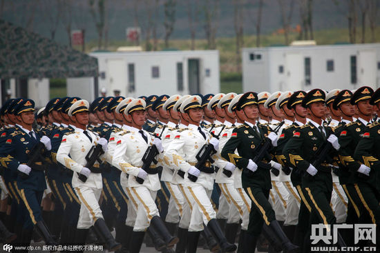 受阅徒步方队和装备方队集结待命