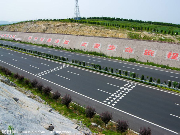 2017年清明节放假安排 高速免费3天开放车辆行驶