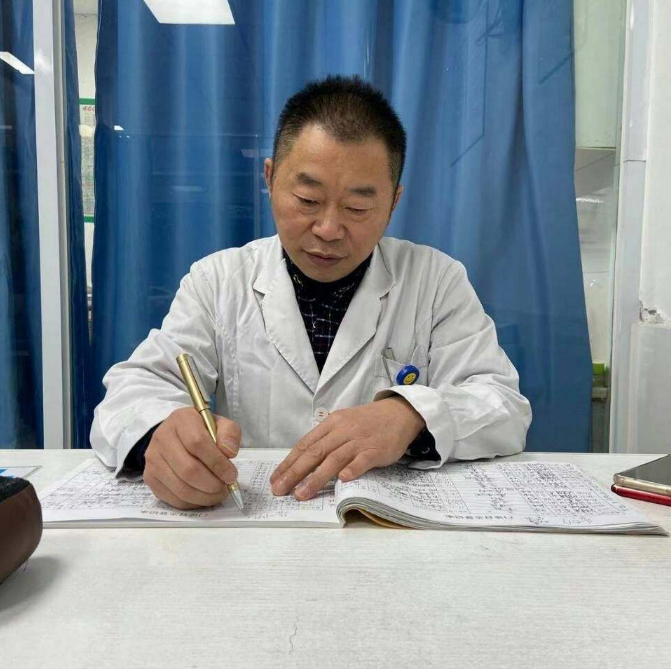 胡远忠治疗肝病.jpg 胡远忠3.1.jpg