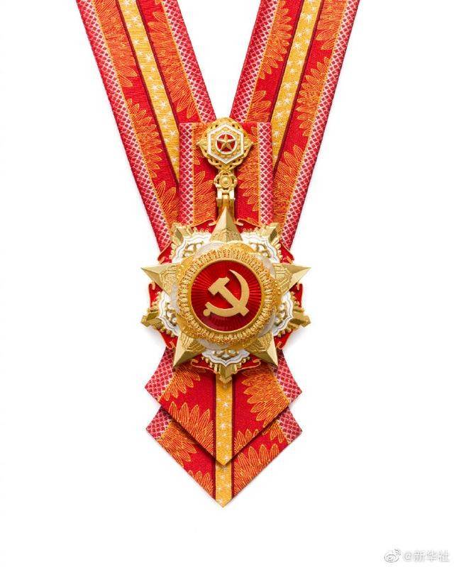 七一勋章颁授仪式隆重举行