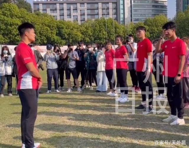 苏炳添体育课鼓励学生挑战9秒83