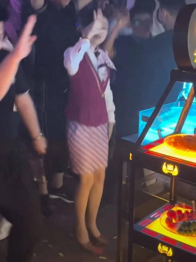 南航辟谣女子穿空姐制服蹦迪 律师：侵害企业名誉权