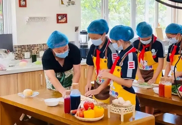 三四年级学生要会拌凉菜