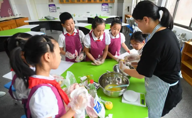 9月起 中小学生要学煮饭种菜修家电