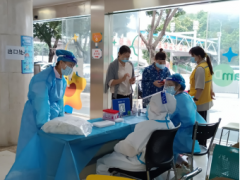 直击广东六一儿童医院活动现场 前来就诊的人数不少，预约