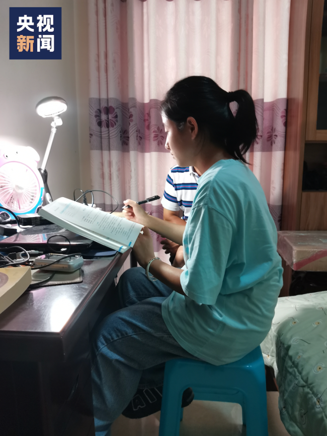 汶川地震截肢女孩实现学医梦想，只为帮助更多人！