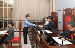 桥头开展“模拟法庭”活动　让同学们“零距离”感受法院审判工作
