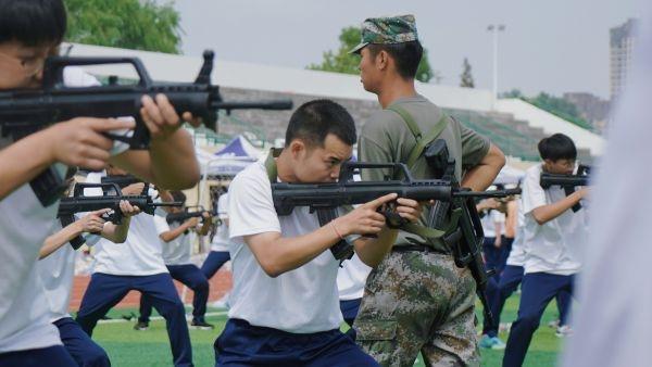 小伙985高校毕业4年后重新高考，以超本科线62分的成绩读专科