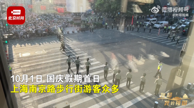 上海再现武警拉链式人墙 网友评论褒贬不一