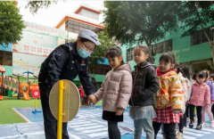 桥头交警大队走进精益幼儿园开展交通安全知识课