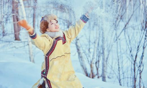 零下20℃用公款拍写真?女局长回应：衣服借的 图自己拍自己修