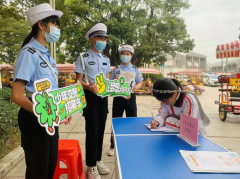 东莞少年交警开展文明交通劝导志愿服务活动