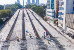 迎宾大道跨铁路桥新桥非涉铁箱梁架设任务圆满完成