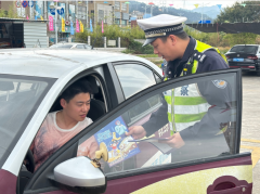 黄江交警开展交通安全宣传活动
