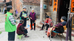 东莞交警进社区开展“交通安全”主题宣传活动