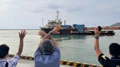 日本右翼分子侵闯钓鱼岛领海 动用无人机进行航拍