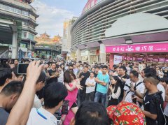 深圳东门直播街的致富梦：有人半年涨粉12万，有人月入30元 