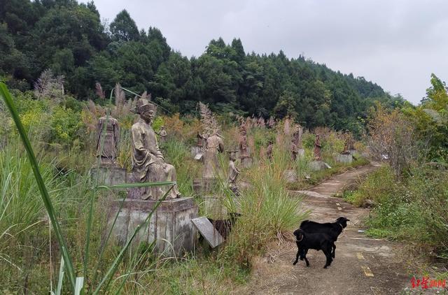 山寨兵马俑景区荒废近2年 老板去世