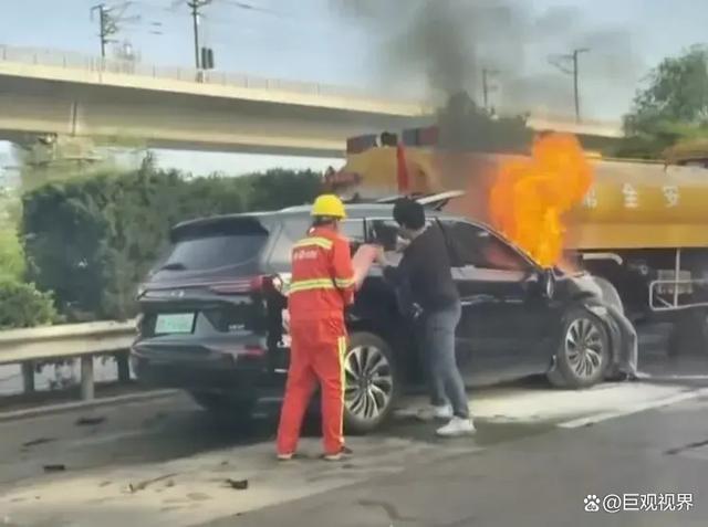 问界M7追尾起火疑车门难开，新能源安全警钟再鸣-有驾