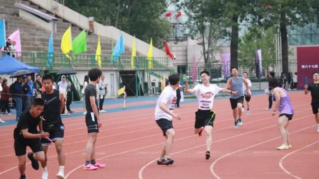 “清华校庆不见国旗”系谣言！清华大学官方放原图辟谣