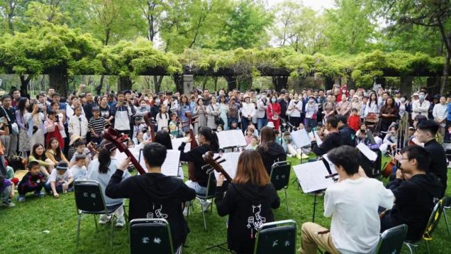 “清华校庆不见国旗”系谣言！清华大学官方放原图辟谣