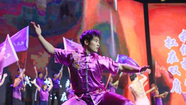“清华校庆不见国旗”系谣言！清华大学官方放原图辟谣