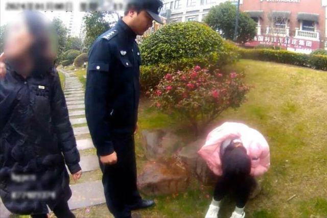 女子河边下单 外卖小哥施救 英勇一跃 救人又准时送达