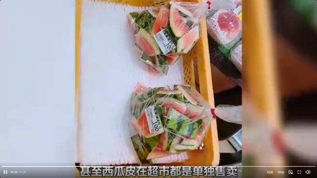 韩国小哥不信中国拿西瓜喂猪 怎料一到农村养猪场当场绷不住了