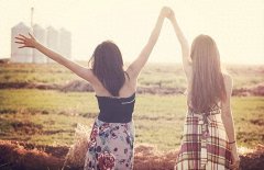 女子借帮忙遛狗为由用牙线抠走闺蜜存钱罐5900元
